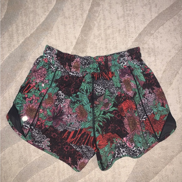 Lululemon Hotty Hot Short II Long 4” - Picture 2 of 3